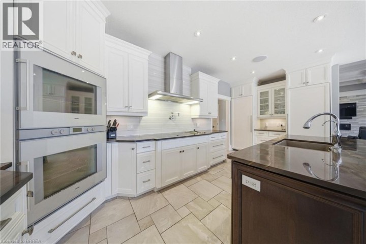 Photo 14 at 29 Wallace Court, Sw Rural, Brantford
