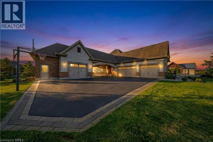 Photo 3 at 29 Wallace Court, Sw Rural, Brantford