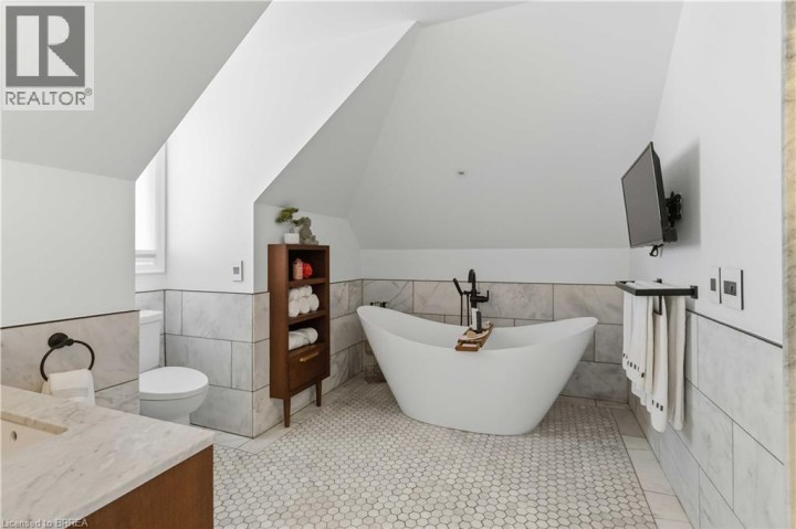 Photo 22 at 8 Tutela Heights Road, Tutela Heights, Brantford