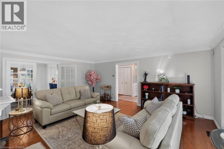 Photo 10 at 20 Japonica Crescent, Sky Acres, Brantford