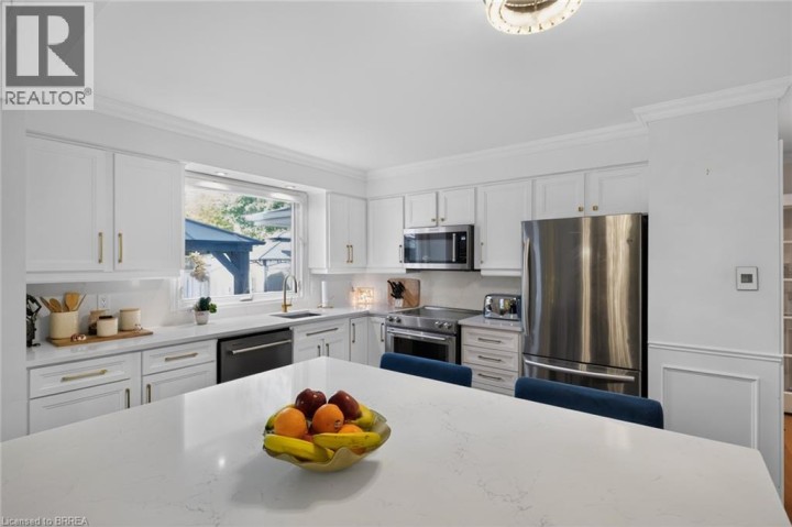 Photo 14 at 20 Japonica Crescent, Sky Acres, Brantford