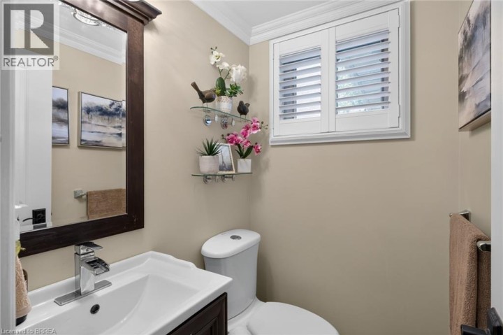 Photo 21 at 20 Japonica Crescent, Sky Acres, Brantford