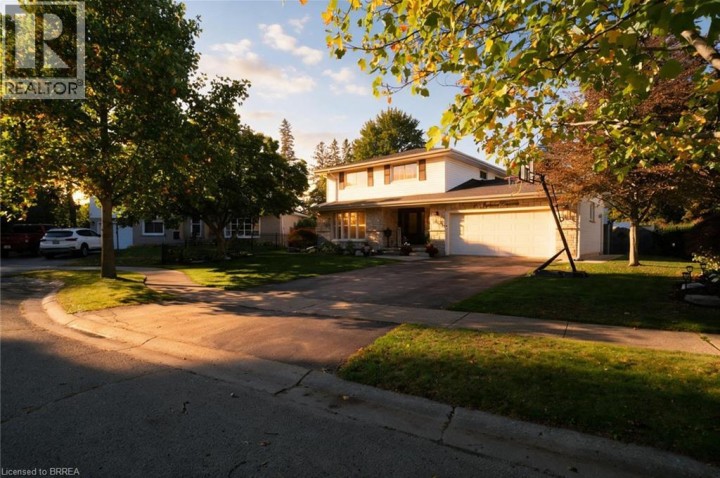 Photo 3 at 20 Japonica Crescent, Sky Acres, Brantford