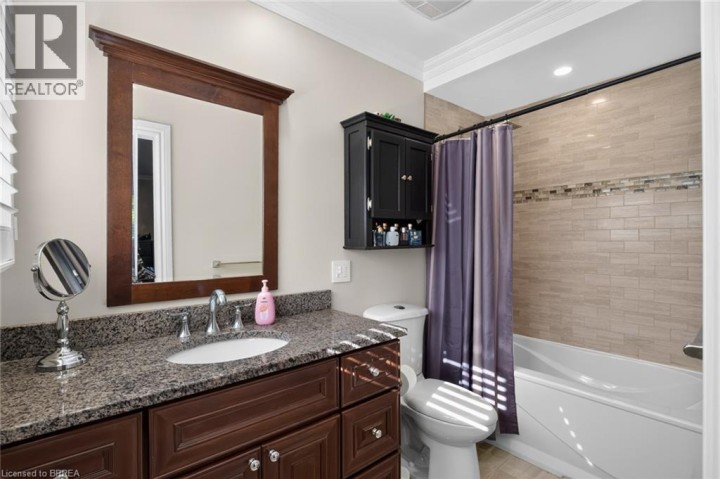 Photo 33 at 20 Japonica Crescent, Sky Acres, Brantford