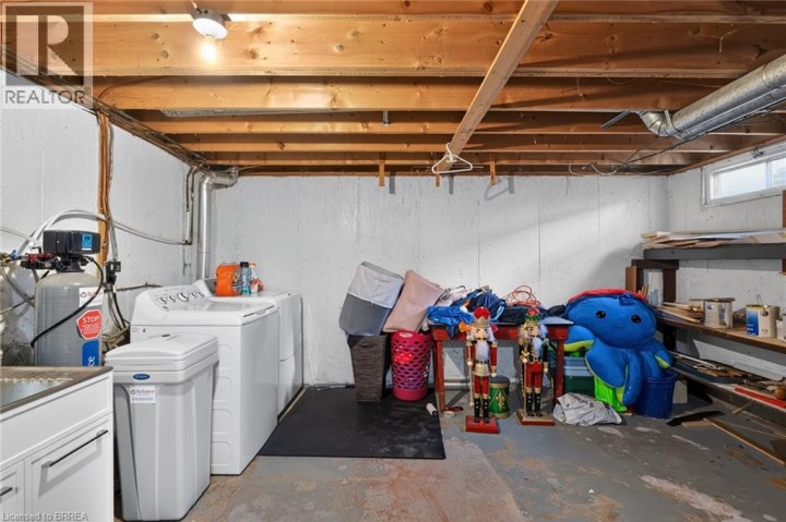 Photo 34 at 20 Japonica Crescent, Sky Acres, Brantford