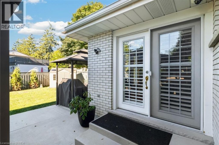 Photo 35 at 20 Japonica Crescent, Sky Acres, Brantford