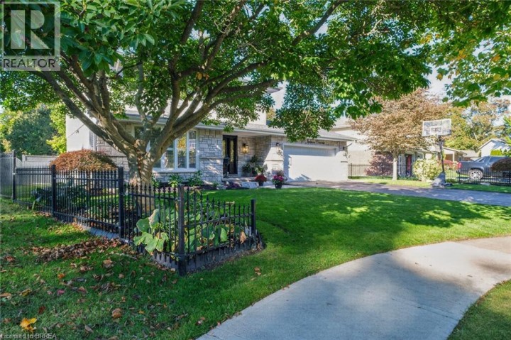 Photo 4 at 20 Japonica Crescent, Sky Acres, Brantford