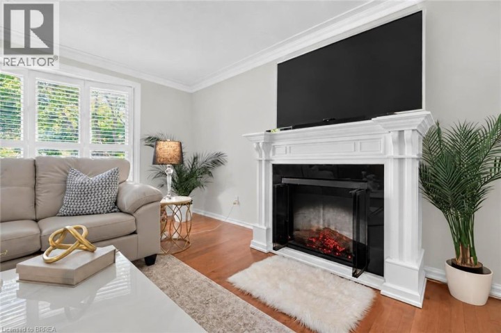 Photo 9 at 20 Japonica Crescent, Sky Acres, Brantford