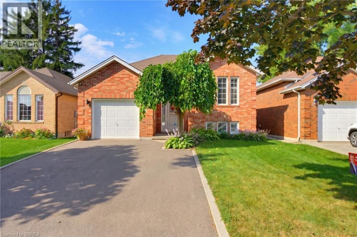 Photo 1 at 10 Noble Court, Rosedale / Gable Height, Brantford