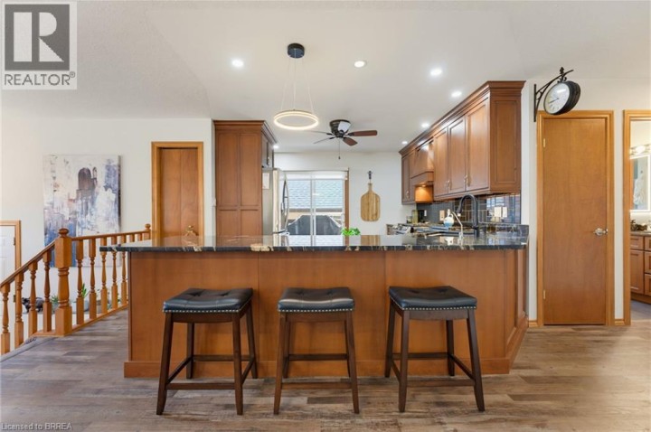 Photo 10 at 10 Noble Court, Rosedale / Gable Height, Brantford