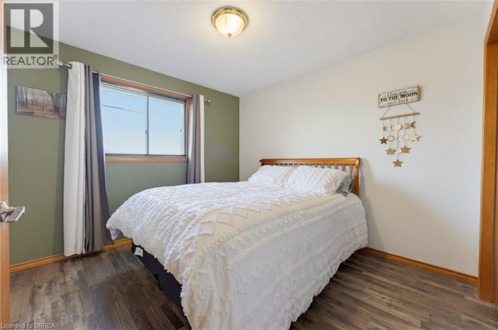 Photo 15 at 10 Noble Court, Rosedale / Gable Height, Brantford