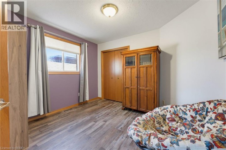 Photo 16 at 10 Noble Court, Rosedale / Gable Height, Brantford