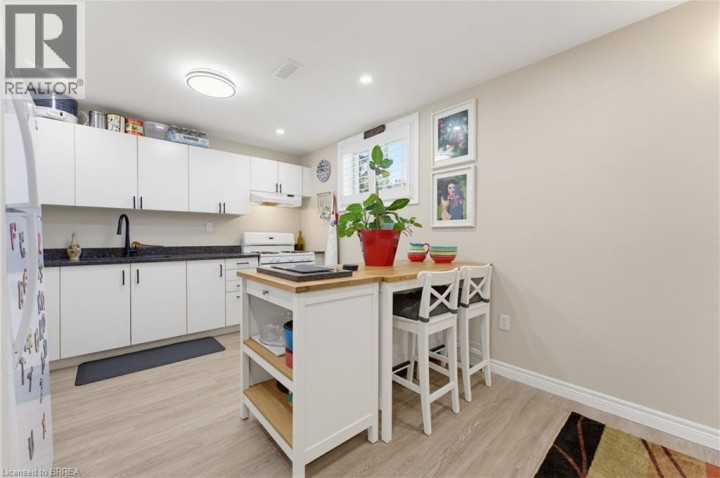 Photo 20 at 10 Noble Court, Rosedale / Gable Height, Brantford