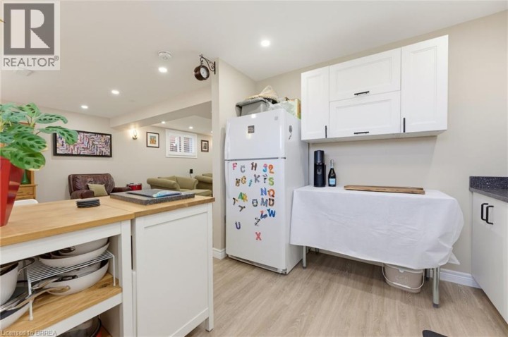 Photo 22 at 10 Noble Court, Rosedale / Gable Height, Brantford