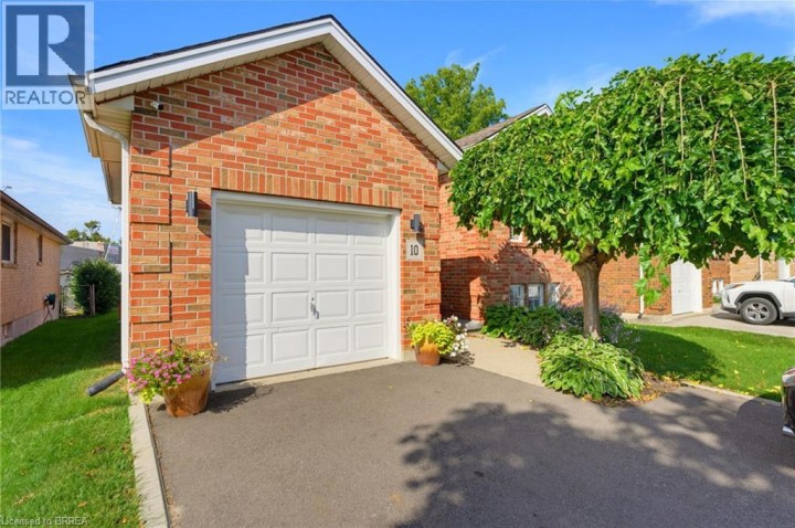 Photo 3 at 10 Noble Court, Rosedale / Gable Height, Brantford