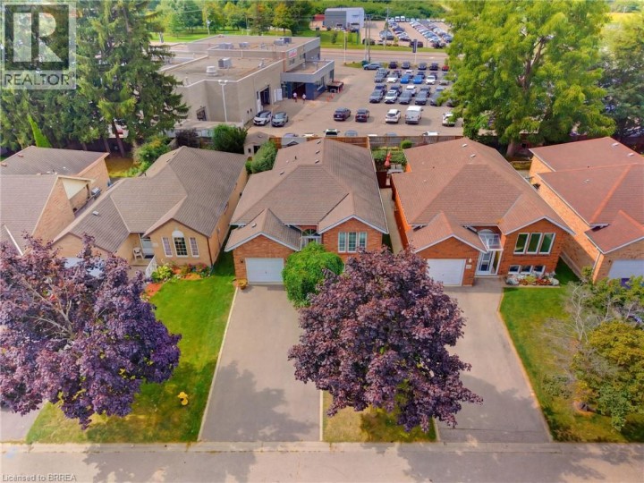 Photo 31 at 10 Noble Court, Rosedale / Gable Height, Brantford