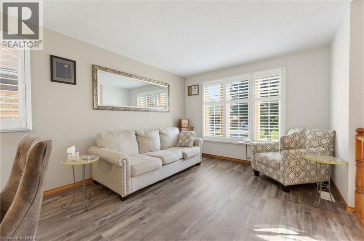 Photo 6 at 10 Noble Court, Rosedale / Gable Height, Brantford