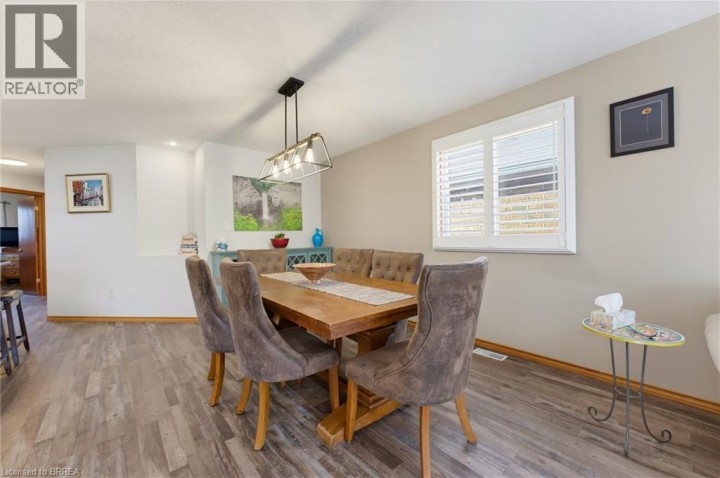 Photo 8 at 10 Noble Court, Rosedale / Gable Height, Brantford