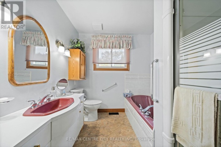 Photo 19 at 8114 Sandytown Road, Straffordville, Bayham