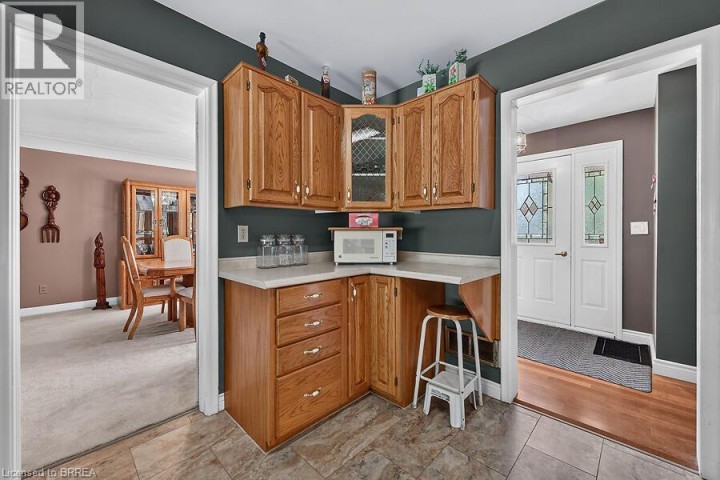 Photo 11 at 21 Carolina Drive, Sky Acres, Brantford
