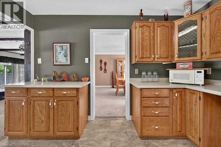 Photo 12 at 21 Carolina Drive, Sky Acres, Brantford