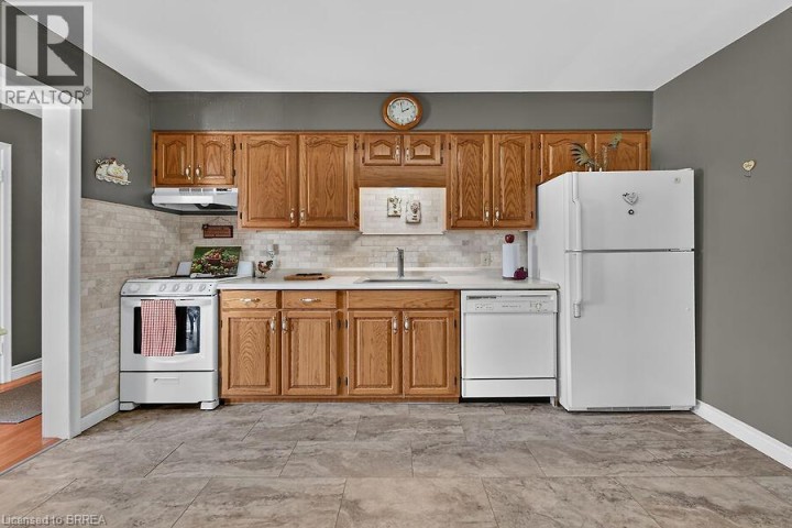 Photo 7 at 21 Carolina Drive, Sky Acres, Brantford