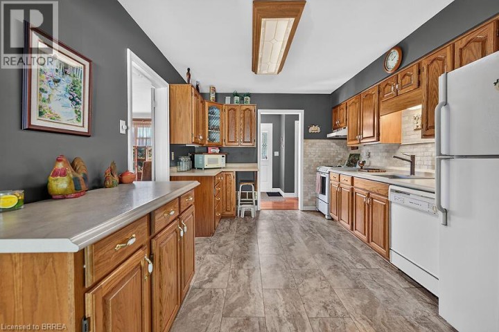 Photo 10 at 21 Carolina Drive, Sky Acres, Brantford