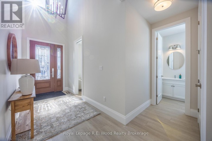 Photo 2 at 9 Greenhill Drive, Tillsonburg