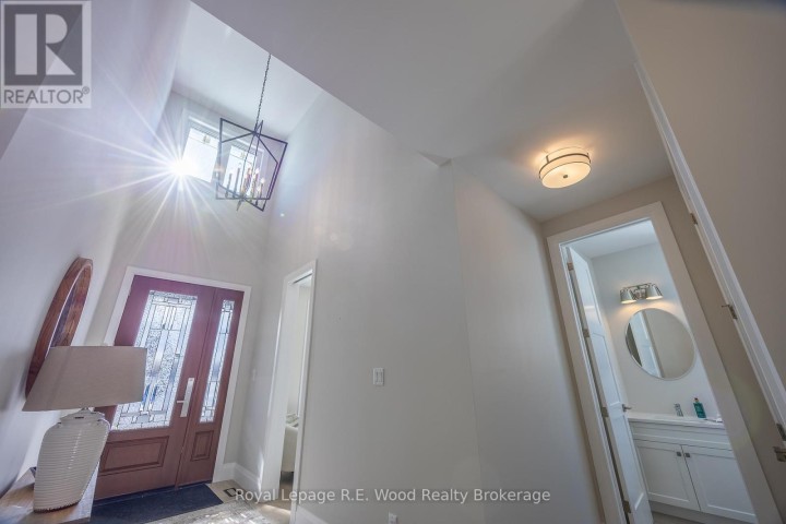 Photo 3 at 9 Greenhill Drive, Tillsonburg