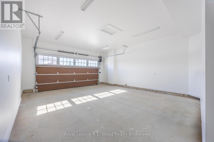 Photo 19 at 11 Greenhill Drive, Tillsonburg