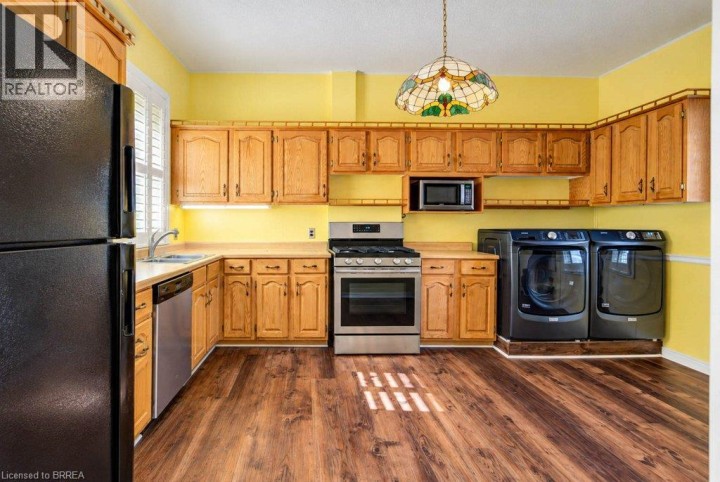 Photo 10 at 72 Albion Street, North Ward, Brantford