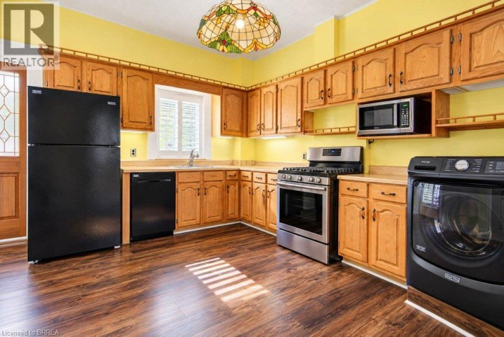 Photo 11 at 72 Albion Street, North Ward, Brantford