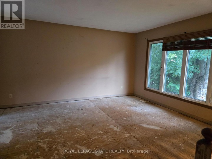 Photo 10 at 8 Lyndhurst Avenue, Pine Grove, Norfolk County