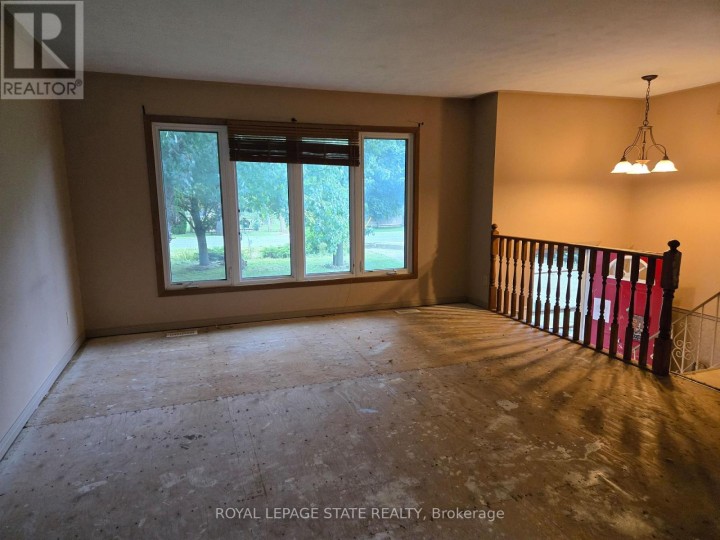 Photo 12 at 8 Lyndhurst Avenue, Pine Grove, Norfolk County