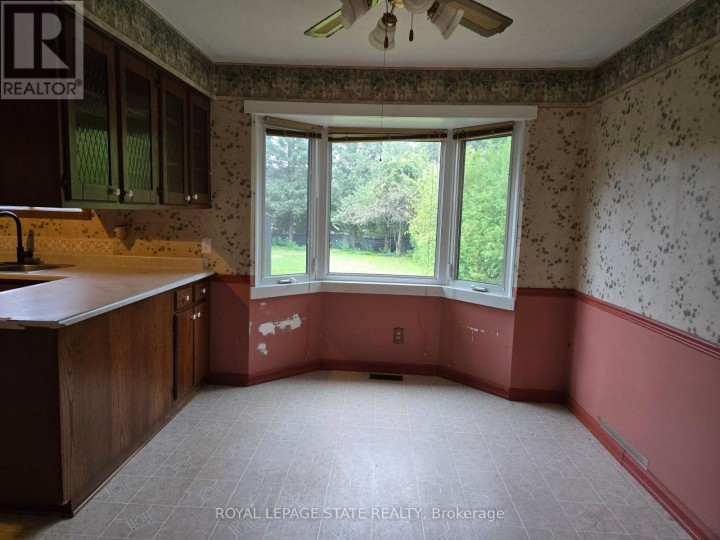 Photo 13 at 8 Lyndhurst Avenue, Pine Grove, Norfolk County
