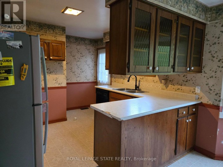 Photo 14 at 8 Lyndhurst Avenue, Pine Grove, Norfolk County