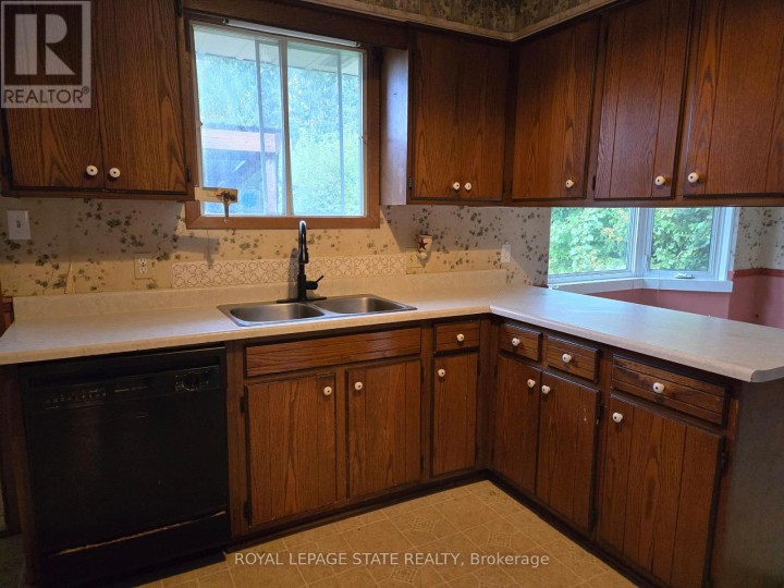 Photo 15 at 8 Lyndhurst Avenue, Pine Grove, Norfolk County