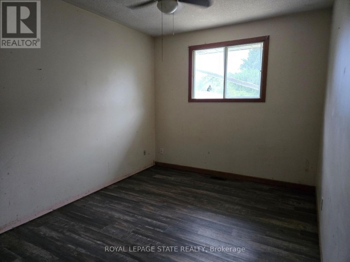 Photo 16 at 8 Lyndhurst Avenue, Pine Grove, Norfolk County