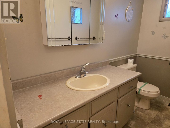 Photo 19 at 8 Lyndhurst Avenue, Pine Grove, Norfolk County