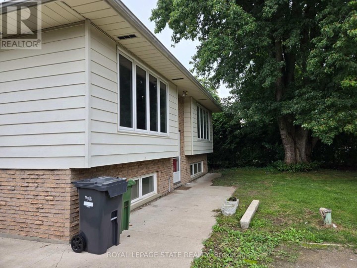 Photo 4 at 8 Lyndhurst Avenue, Pine Grove, Norfolk County