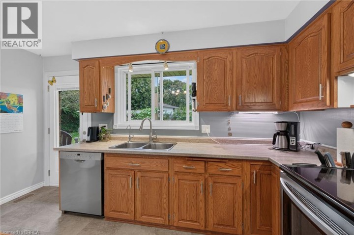 Photo 8 at 15 Canary Drive, Cedarland, Brantford