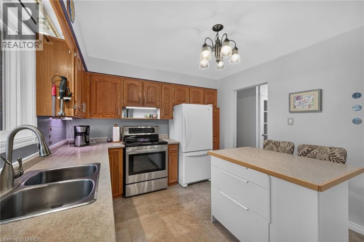 Photo 11 at 15 Canary Drive, Cedarland, Brantford