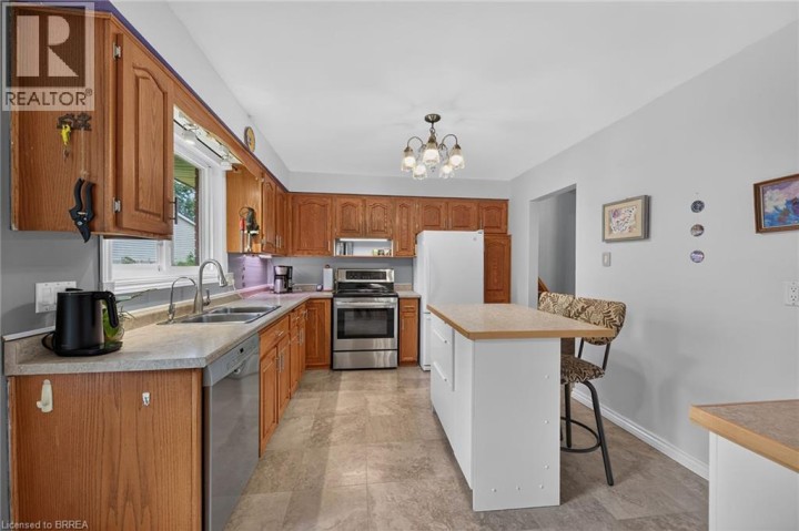 Photo 5 at 15 Canary Drive, Cedarland, Brantford
