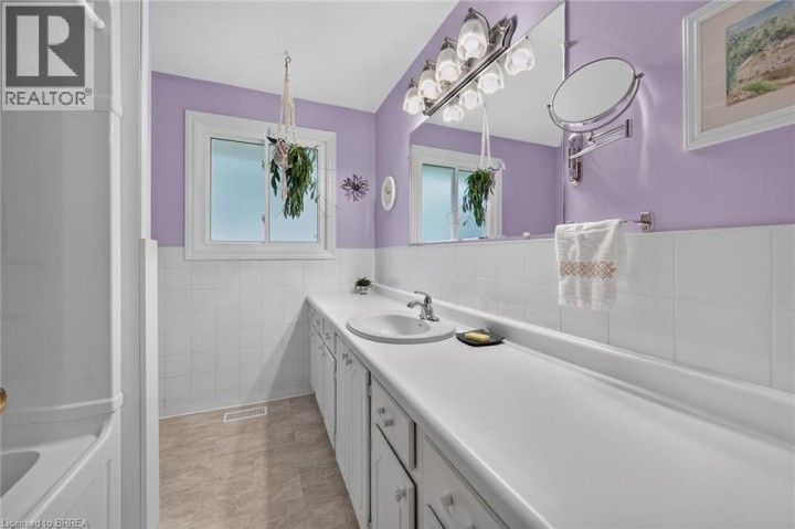 Photo 31 at 15 Canary Drive, Cedarland, Brantford