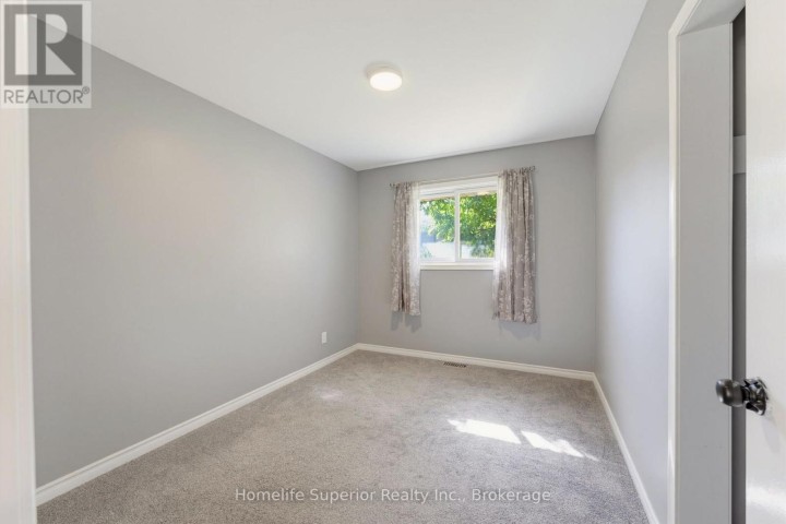 Photo 13 at 41 N Wiltshire Drive, Brantford