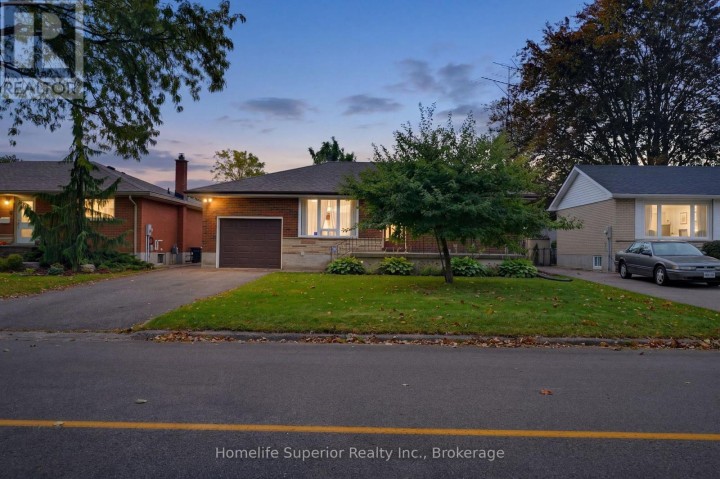 Photo 2 at 41 N Wiltshire Drive, Brantford