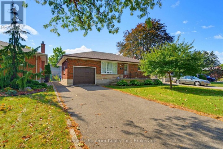 Photo 3 at 41 N Wiltshire Drive, Brantford