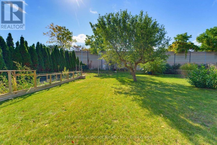 Photo 30 at 41 N Wiltshire Drive, Brantford