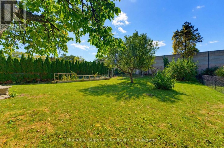 Photo 31 at 41 N Wiltshire Drive, Brantford