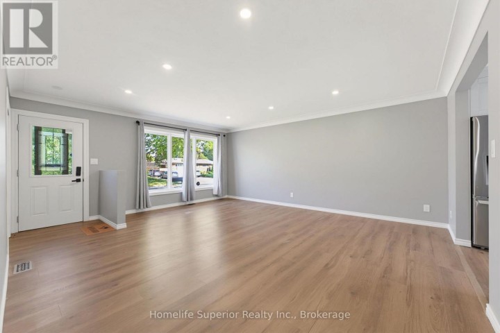 Photo 8 at 41 N Wiltshire Drive, Brantford